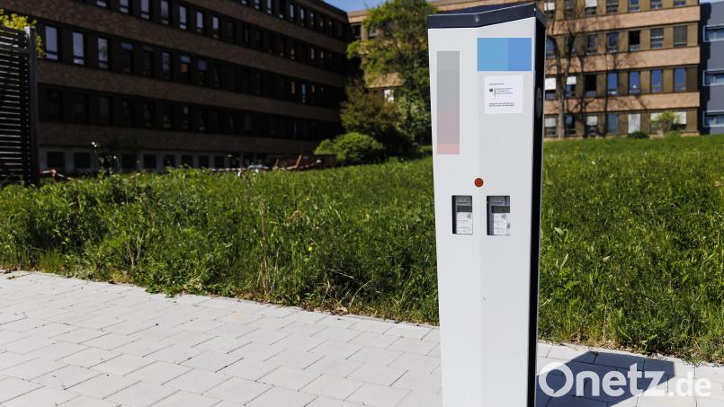 Weitere Ladesäulen für E-Autos wie hier am Landratsamt beantragte die SPD im Kreisausschuss. Längst ausreichend geplant, hielt die Mehrheit dagegen. Bild: Hösamer