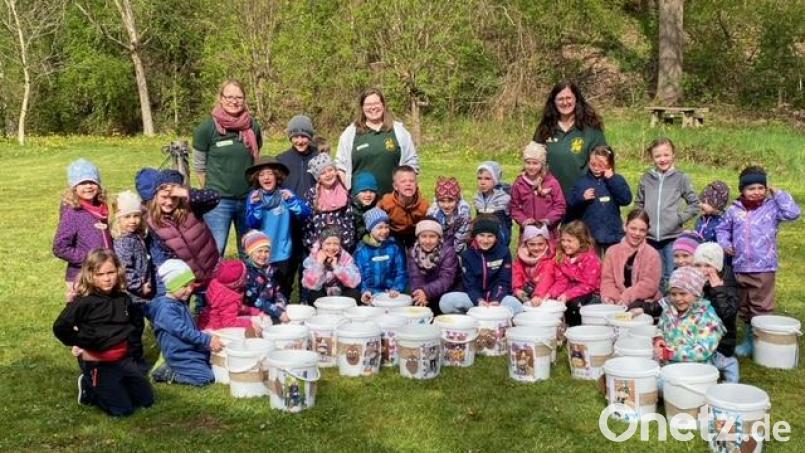 Bei der Kinderaktion des Obst- und Gartenbauvereins Wernberg-Köblitz pflanzten die kleinen Besucher Kartoffeln. Bild: Heidi Schinner/exb