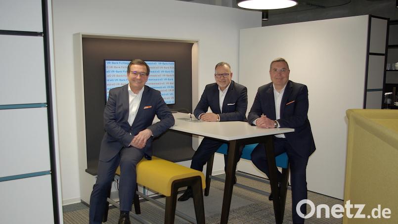 Vorstandsvorsitzender Johannes Herzog, Vorstand Christian Mandel und Generalbevollmächtigter Matthias Benesch (von links) blicken optimistisch in die Zukunft der „digitalen Landbank“. Bild: Gerd Pöhlmann/fph
