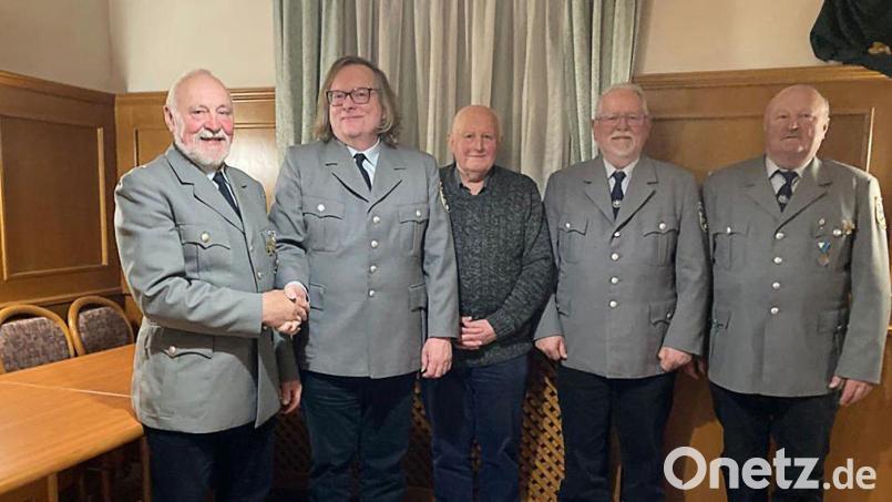 Sie stehen an der Spitze der Krieger- und Soldatenkameradschaft Raigering und Umgebung (von links): Karl Koller, Georg Koller, Hans König, Manfred Koller und Franz Götz. Bild: Hans König/exb