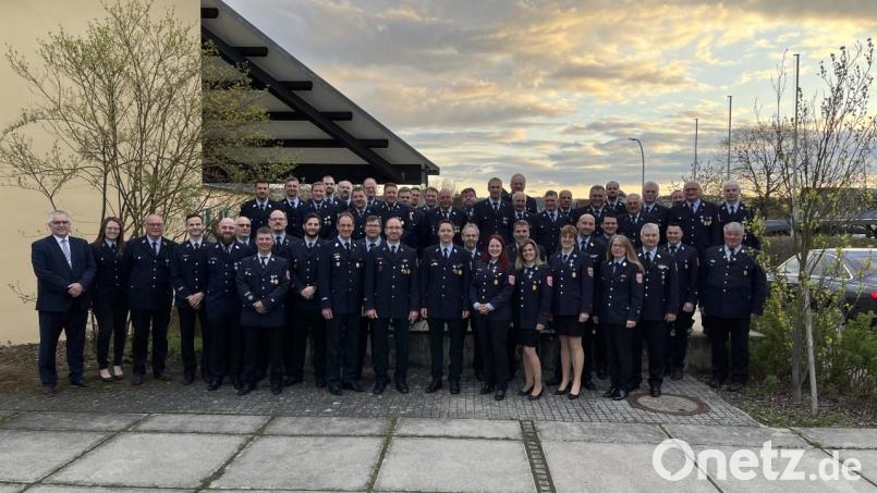 Beim zentralen Ehrungsabend der Stadt Pfreimd wurden zahlreiche Feuerwehrmitglieder für ihr langjähriges Engagement geehrt. Bild: Stadt Pfreimd/exb