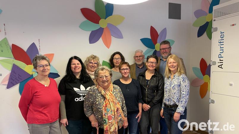 Eine Delegation der SPD-Frauen Waldsassen besuchte kürzlich das Schulfrühstück in der Grundschule. Im Bild die Besucherinnen und weiteren Beteiligten, von links: Claudia Summer, Monika Gerl, Astrid Schuster, Lia Zimmermann, Petra Probst, Marina Gebhardt, Wilfried Roeb, Silvia Engel, Klaus Schuster und Karin Gleißner. Bild: Klaus Schuster/exb