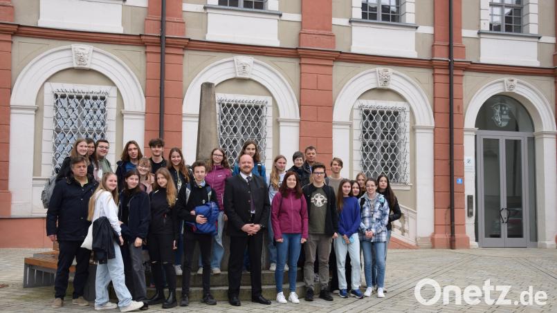 Die slowakischen Jugendlichen besuchen beim Schüleraustausch des Gymnasiums Eschenbach auch die Kreisstadt Neustadt. Bild: Landratsamt/Marcel Weidner