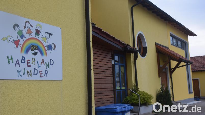 Nachbesserungen für die Haberlandkinder - vom Bürgermeister angeordnet und vom Gemeinderat einstimmig befürwortet. Die Kindergartenerweiterung ist fast abgeschlossen. Bild: fz