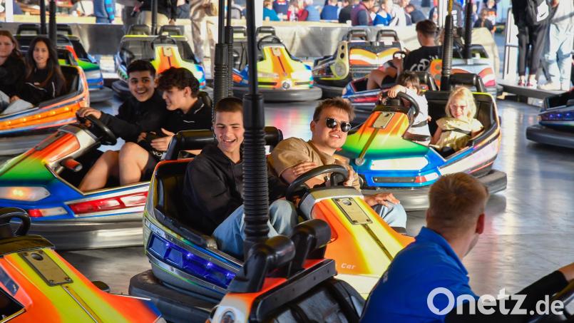 Der Autoscooter war mal wieder der Klassiker auf der Dult. Fünf Fahrten gab es für zehn Euro – Crash garantiert. Bild: Petra Hartl