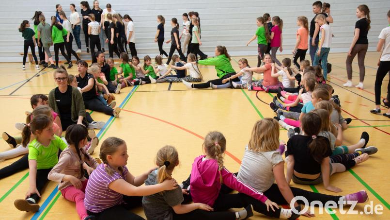 Wer möchte in der Tanzgarde mitmachen? Interessenten können gerne mal beim Training vorbeischauen. Bild: Welnhofer/exb