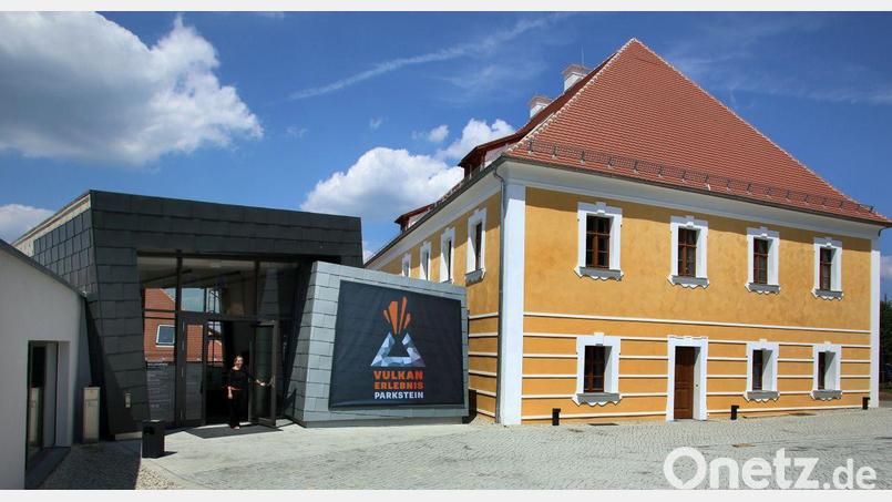 Im Vulkanerlebnis bricht täglich ein Vulkan aus. Brandgefährlich könnte man meinen. Der Ausbruch ist es nicht, dafür aber das fehlende Brandschutzkonzept für das Gebäude und den gesamten Komplex drumherum. Tobias Plößner soll sich dessen nun annehmen. Archivbild: Götz