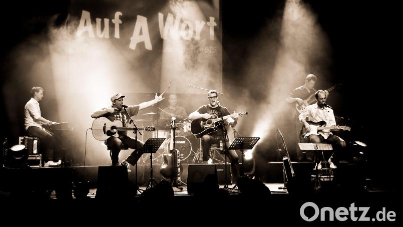 Die Band "Auf A Wort" bringt die Songs von STS nach Amberg. Bild: Maria Sappl /exb