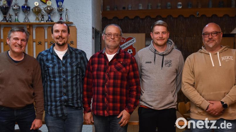 Kassier Albert Ströhl (von links) mit , Schriftführer Erwin Herbert, dem neuen Präsidenten Andreas Wiesner und seinem Stellvertreter Fabio Stammler sowie dem Dritten Vorsitzenden Stefan Schmidt. Bild: Stephan Huber