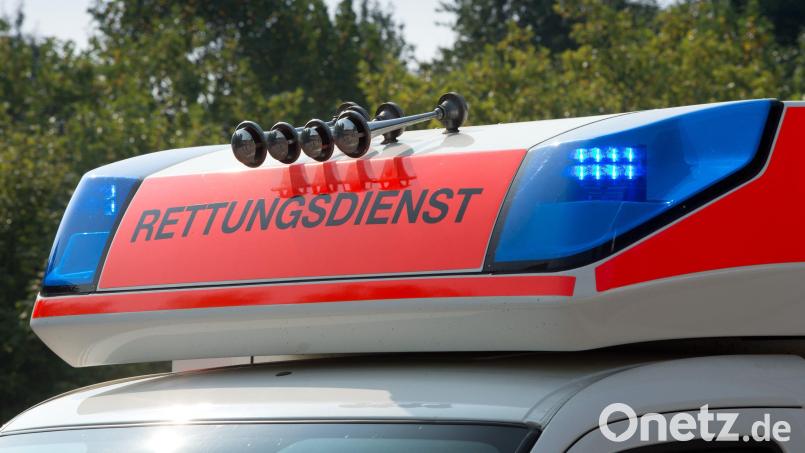 Blaulicht an einem Fahrzeug des Rettungsdienstes. Symbolbild: Soeren Stache