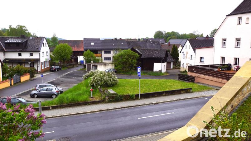 Von der Straße „An der Wasserkante“ wird der Speckermühlplatz nach links und von der Hauptstraße im Vordergrund nach Osten abgetrennt. Bild: bkr