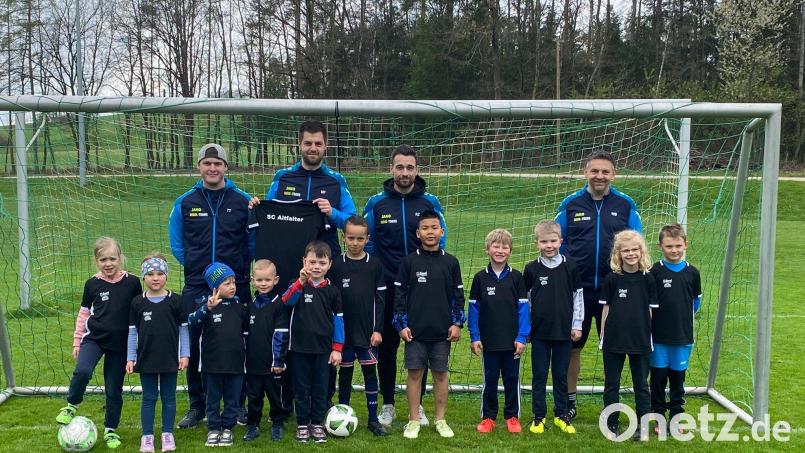 Elf Kinder zwischen 4 und 13 Jahren besuchten das Schnuppertraining des SC Altfalter. Bild: Matthias Buron/exb