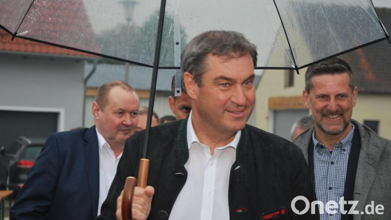 Ministerpräsident Markus Söder war schon wieder auf Wahlkampftour in der Region Amberg-Sulzbach – diesmal in Kirchenreinbach. Bild: gsp