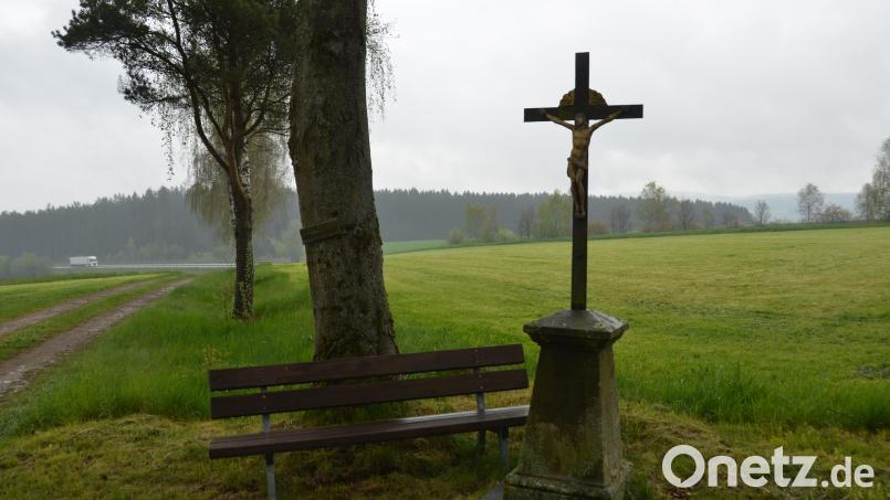 Das Delling-Kreuz in Braunetsrieth ist Thema bei der Marterlwanderung. Bild: dob