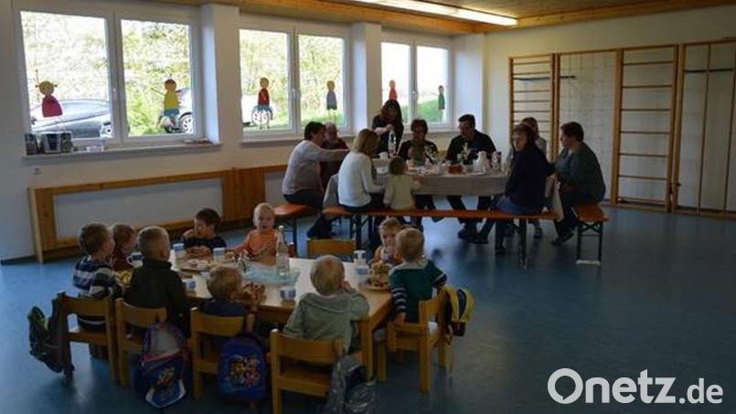 Auch das gemeinsame Essen gehörte zu den Oma-Opa-Tagen. Bild: Gemeinde Kulmain/exb