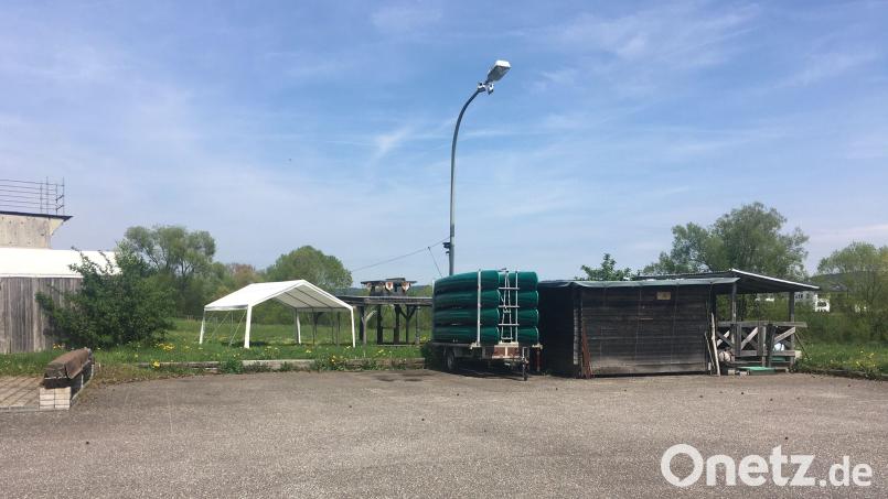 Von außen betrachtet deutet im Biber-River-Camp Anfang Mai nichts auf Abbruch hin. Bild: ihl