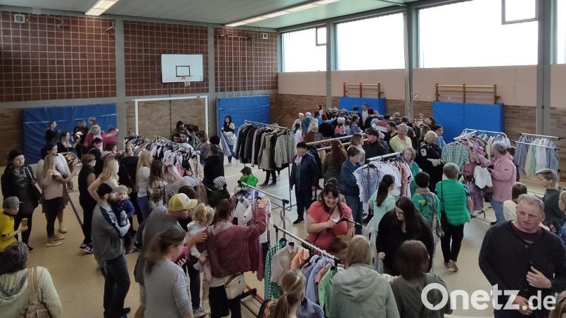 Beim Trachten-Basar in Schlicht war volles Haus. Bild: sak