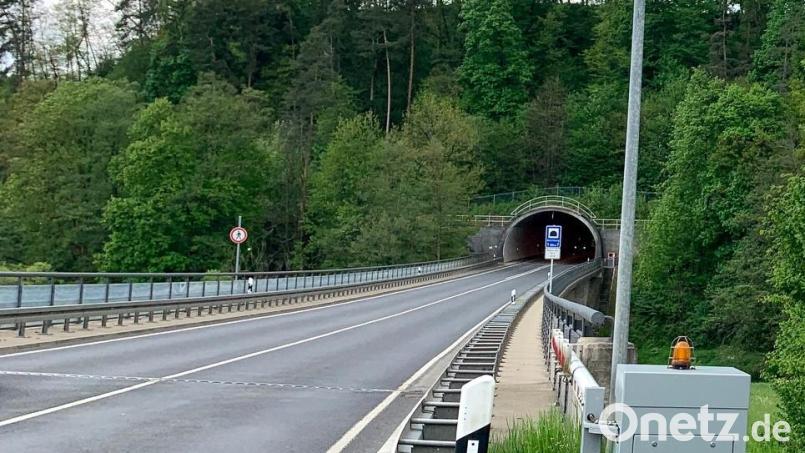 Der Mühlbergtunnel in Neustadt/WN muss von Dienstag, 16 Uhr, bis Mittwoch, 18 Uhr, gesperrt werden. Bild: Gabi Schönberger