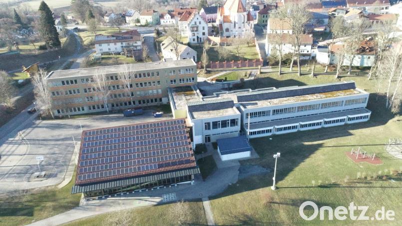 Schulfest in Pleystein ja oder nein? Nach aktuellem Stand ist Rektor Gerhard Steiner zusammen mit dem Elternbeirat auf der Suche nach einem passenden Termin, nachdem sich der Umzug in den neuen Trakt wohl bis zu den Herbstferien im November hinziehen wird. Bild: bey