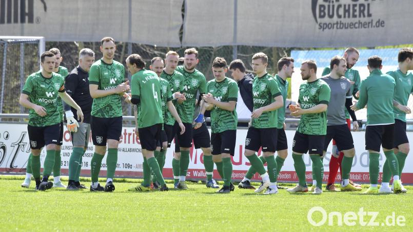 Die Spieler des FC Rieden wollen die Abstiegsrelegation vermeiden. Archivbild: Hubert Ziegler