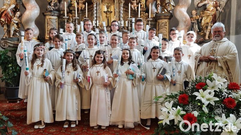 Bei der Erstkommunion in Luhe treten 23 Buben und Mädchen zum ersten Mal an den Tisch des Herrn. Bild: rgl