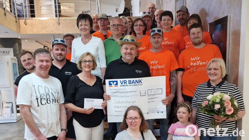 Seit 2008 spenden Josef Nitzbon und die Belegschaft seiner Firma alle Einnahmen des Tages der offenen Tür an die Selbsthilfegruppe krebskranker Kinder. Heuer waren es 14.125 Euro. Bild: u