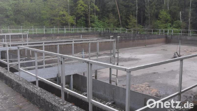 Für die Sanierung der beiden Regenüberlaufbecken der Kläranlage in ALtenstadt/WN ufern die Kosten aus. Sie ist erst einmal auf Eis gelegt. Bild: fz