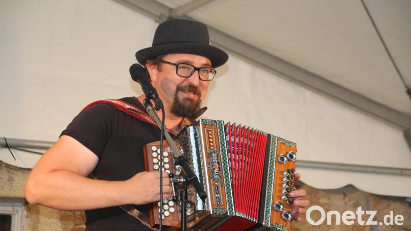 Der bekannte Kabarettist "Helmut A. Binser" bildet am Pfingstmonat den krönenden Abschluss des Jubiläumswochenendes der Pertolzhofer Feuerwehr. Der Vorverkauf dazu läuft. Archivbild: frd