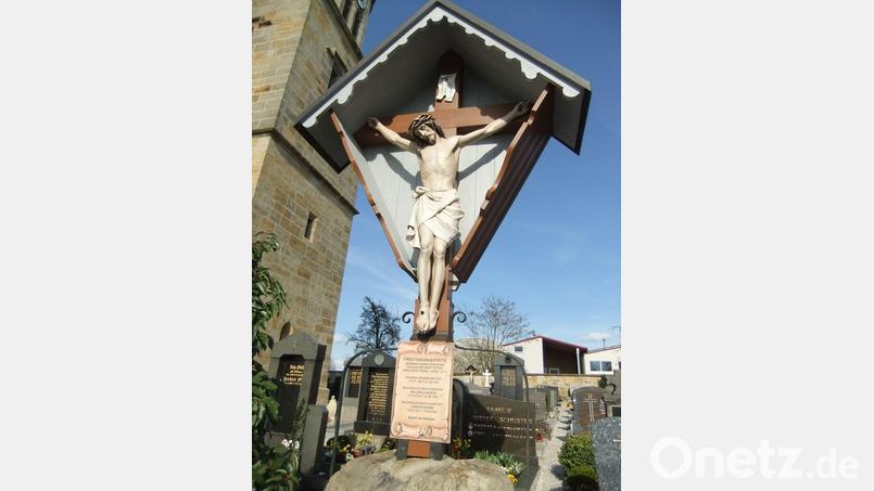 Das Friedhofkreuz am Pittersberg wurde saniert und wieder wetterfest gemacht. Bild: gm
