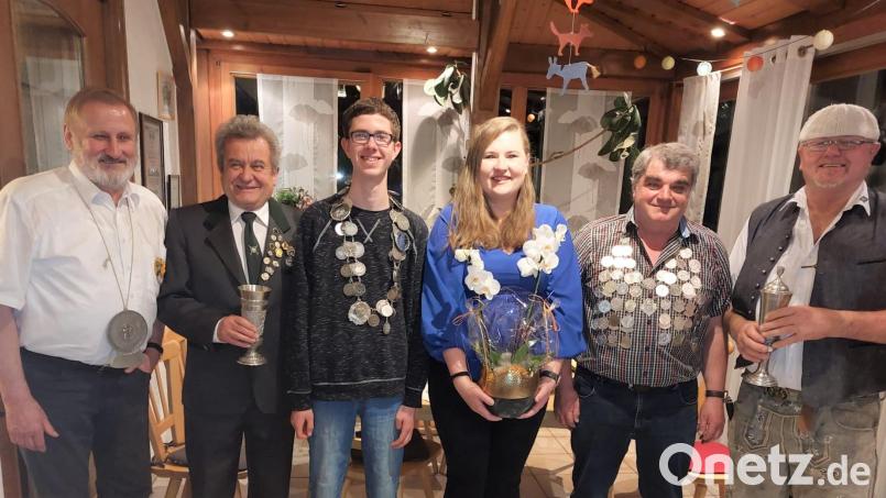 Die neuen Würdenträger der Naabtalschützen Unterköblitz wurden proklamiert. Das Bild zeigt (von Links) Josef Appl , Hans Hermann, Maximilian Biller, Josephin Eckert, Georg Zwack sen. und Auflagemeister Karl Eckert. Bild: Max Biller/exb