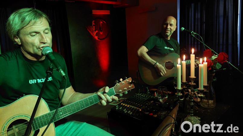 Roland Winkler (links) und Rainer Kapalla, alias &quot;Zwoa Achterl bitte&quot;, spielten im &quot;B 14&quot;. Bild: jua
