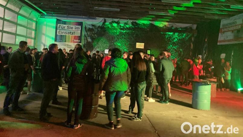 Für Junge und Junggebliebene legt „DJ Bavaria“ alias David Neser in der Festhalle an der Pfreimder Straße auf. Bild: rfi