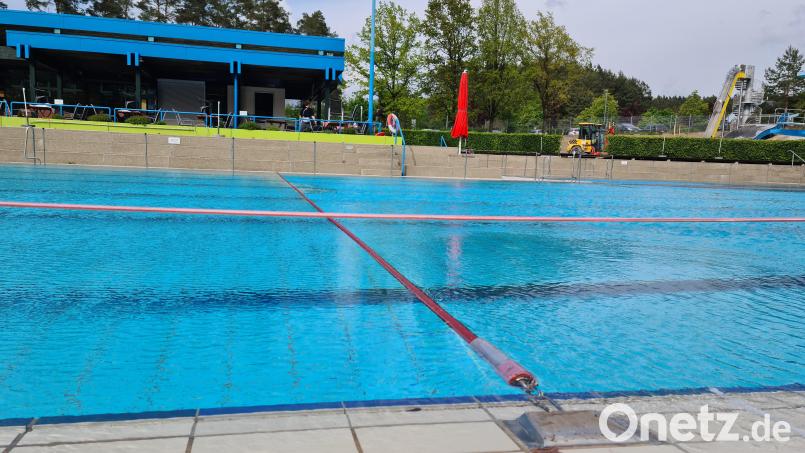 Die Leine trennt Schwimmer- und Nichtschwimmerbereich. Jedoch stört sie beim Schwimmen von vollen Bahnen. Bild: sne