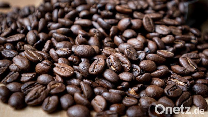 Kaffee gilt als Eckpreisartikel, an dem sich die Kunden bei der Preiswahrnehmung eines Händlers orientieren. Bild: Fabian Sommer/dpa
