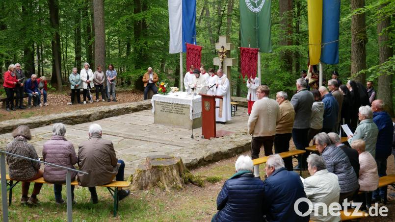 An Samstagabend fand anlässlich des Köllergrünfestes wieder ein Gottesdienst an der Gründungsstätte des Klosters statt, welchen Pfarrer Hans Riedl gemeinsam mit Stadtpfarrer und Dekan Dr. Thomas Vogl gestaltete. Bild: flm