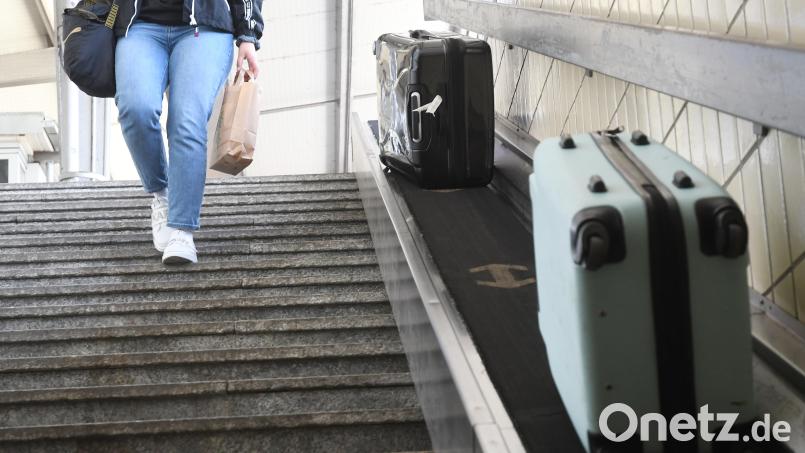 Barrierefrei? Ist das nicht. Deshalb ist der Umbau des Weidener Bahnhofs ja nötig. Nur verschiebt sich das Projekt immer weiter nach hinten. Symbolbild: Gabi Schönberger