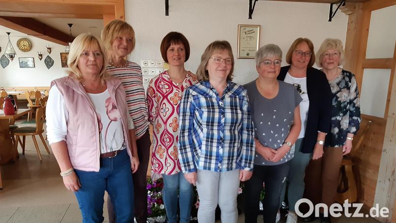 Mit einem verjüngten Vorstandsteam startet der Frauen- und Mütterverein Friedenfels in die Zukunft. Dem neuen Vorstand gehören (von links) Petra Würth, Anita Grünbauer, Erika Heider, Monika Selch, Christine Schultes, Manuela Schürlein und Elisabeth Mühlbauer an. Bild: bsc