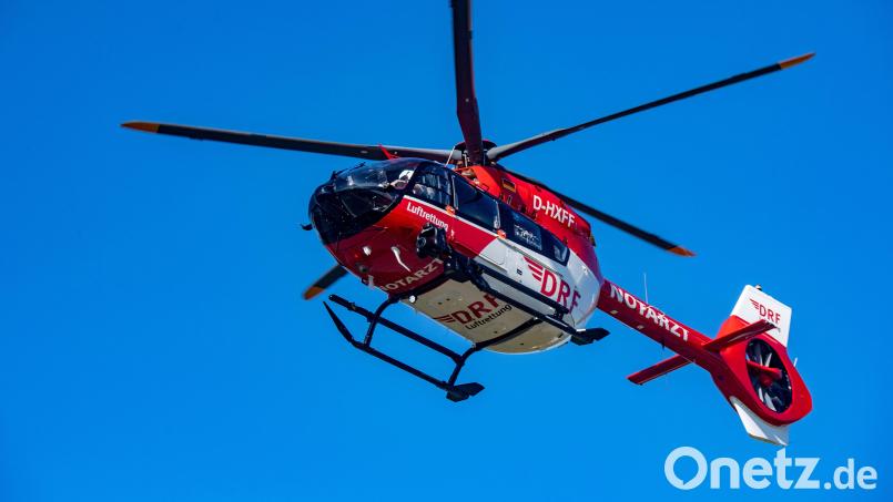 Ein Rettungshubschrauber brachte einen schwerverletzen 26-Jährigen in eine Klinik. Bild: Stefan Sauer