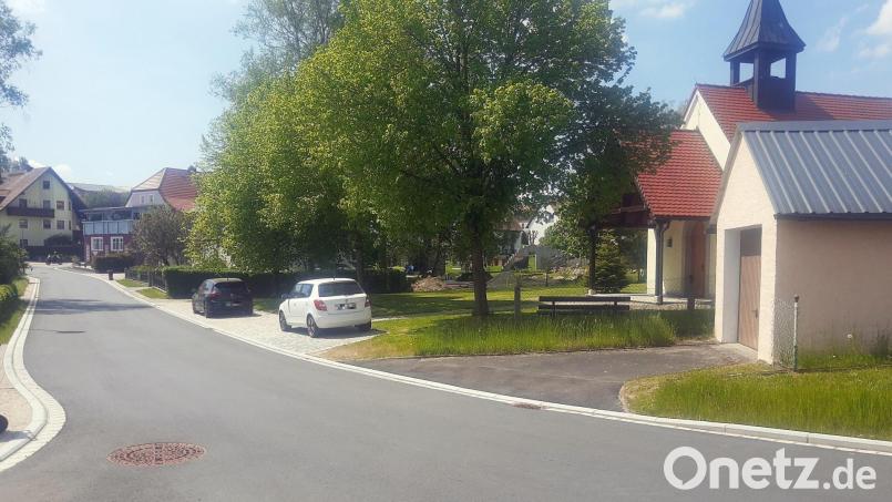 Da die Kapelle von Fuhrmannsreuth an der Nageler Straße liegt, wird die Segnung mit einer Maiandacht verbunden. Bild: ld