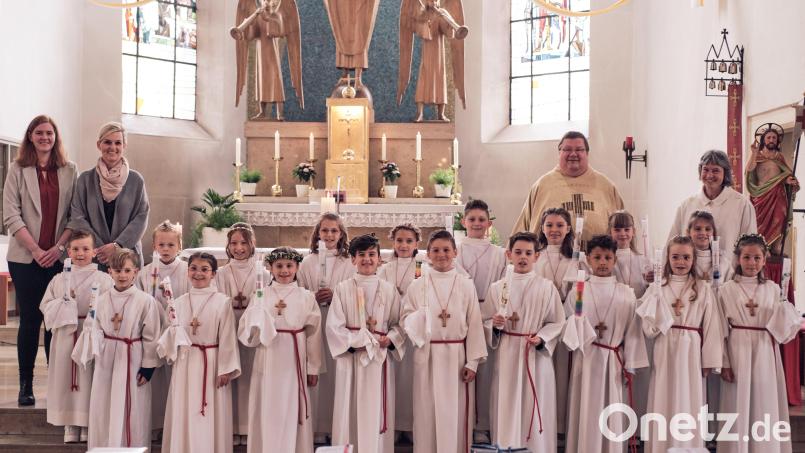 In Windischeschenbach feiern 18 Kinder ihre Erstkommunion. Bild: Schmied/exb
