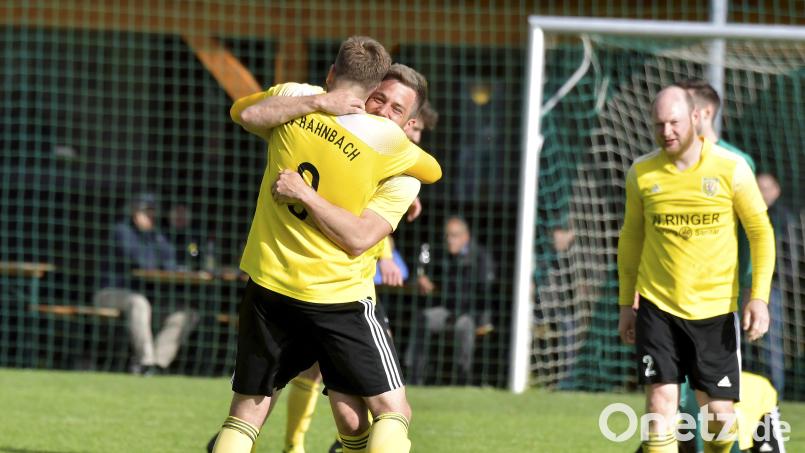 Die Kicker des SV Hahnbach freuen sich in der Relegation zur Landesliga auf das Duell mit dem FC Amberg. Archivbild: Hubert Ziegler