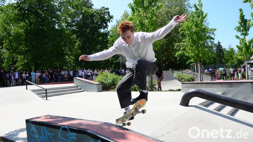 Beim Skatecontest in Weiden zeigen die Teilnehmer spektakuläre Action.. Bild: Kunz