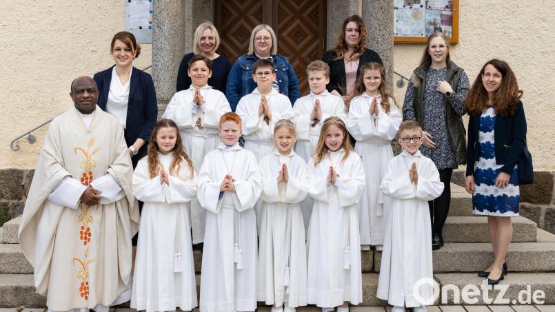 Neun Kinder aus den Pfarreien in Griesbach, Großkonreuth und Mähring empfingen die Kommunion. Bild: &quot;Foto Hummer&quot;/exb