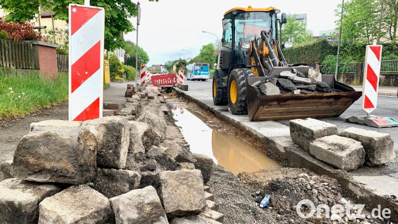 Nur eine von vielen Ecken an denen derzeit in Weiden gebuddelt wird, die Mooslohstraße. Hier werden Fahrbahn und Gehwege in mehreren Abschnitten instand gesetzt. Bild: Gabi Schönberger
