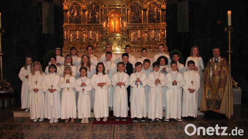 Die Erstkommunionkinder in der Pfarrkirche St. Josef Weiden. Bild: Barbara Guida/exb