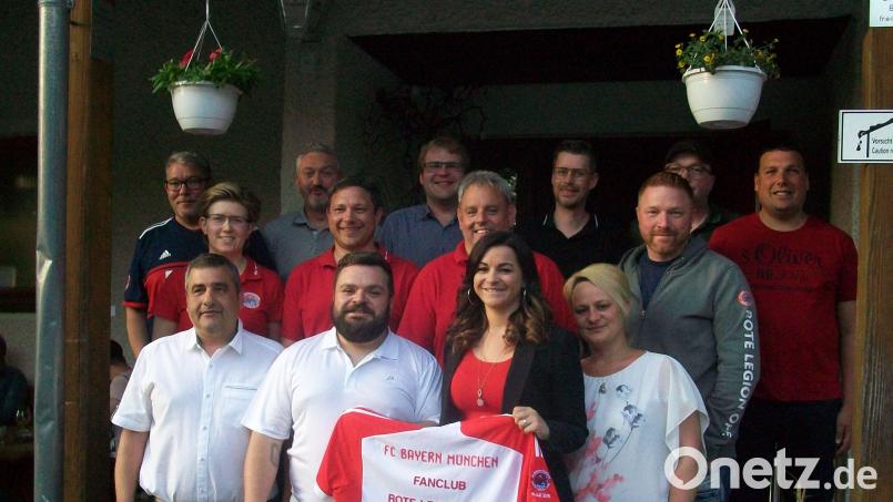 Stephanie Sperl ist neue Vorsitzende der &quot;Roten Legion Oberpfalz&quot;. Der bisherige Vorsitzende des FC Bayern-Fanclubs, Tobias Hackbarth, kann sein Amt wegen einer beruflichen Veränderung nicht mehr ausüben. Bild: sf