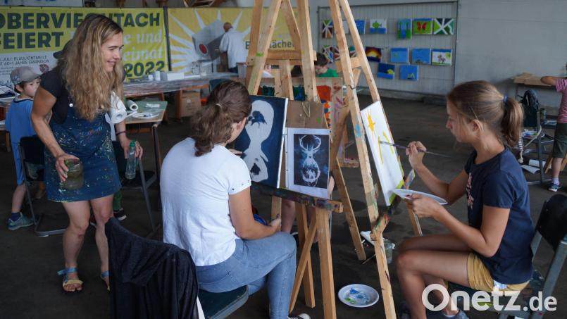 Immer ein Renner im Kinder-Freizeitprogramm: die Kinder-Malaktion mit Kathrin Gierlach. Bild: Stadt Oberviechtach/exb