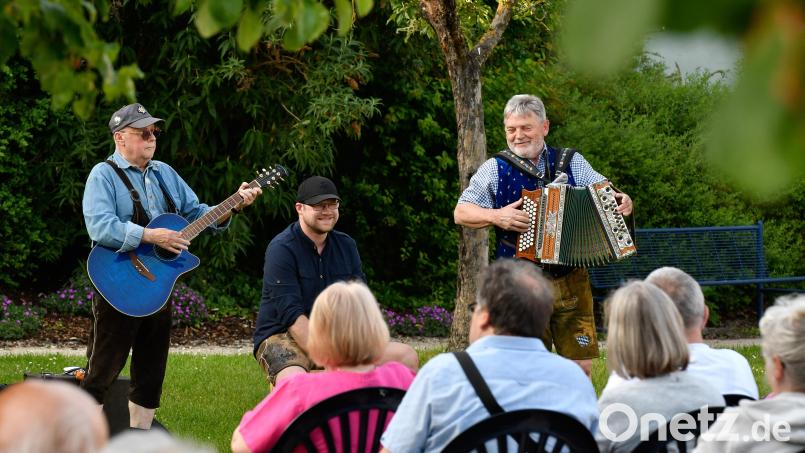 Bei den Sonntagsserenaden im Maltesergarten in Amberg waren am vergangenen Sonntag "Die Gschamigen" zu Gast. Bild: Petra Hartl