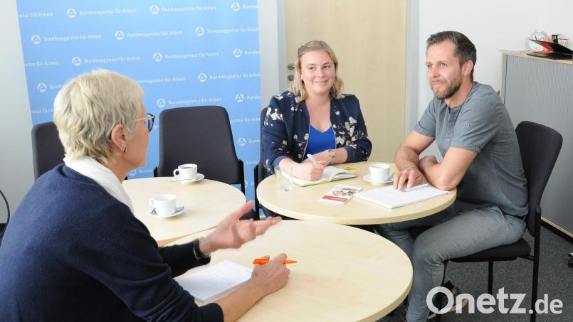 Antonia Boxler und Florian Herrmann erarbeiten in Beratungsgesprächen mit Erwebrstätigen, welcher Veränderungsweg passend ist- Bild: Andre Stephan-Park