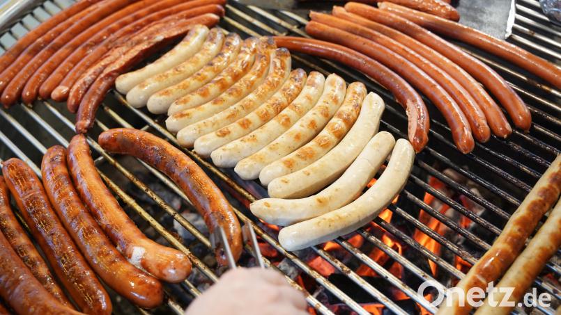 Grillwürstchen riechen nicht für alle verlockend. Falls sich die Nachbarn gestört fühlen, muss man darauf Rücksicht nehmen. Symbolbild: Thomas Frey/dpa